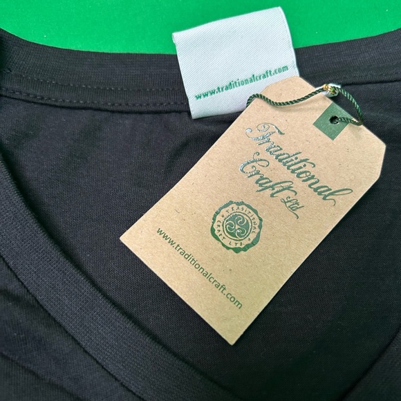NWT Irish Celtic Motif 100% Cotton V-neck Women’s T-shirt. Color Black. Size XL. - Picture 5 of 8